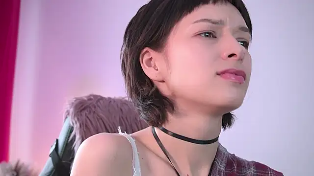 VivianLy  online show from March 1, 2026, 11:01 am