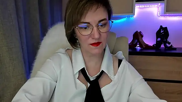 Snapshot of feliziaDesire chatting on February 2, 2026, 1:54 pm feliziaDesire online show from February 2, 2026, 1:54 pm