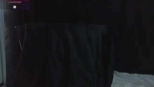 Snapshot of Mia_G0ld chatting on April 29, 2026, 7:20 pm Mia G0ld online show from April 29, 2026, 7:20 pm