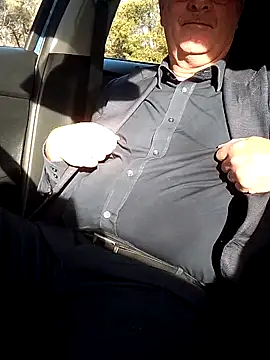 stiffandlubedxh online show from November 12, 2025, 9:03 pm