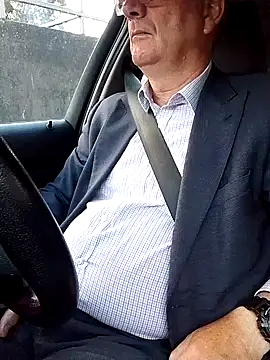 stiffandlubedxh online show from February 4, 2026, 8:25 pm