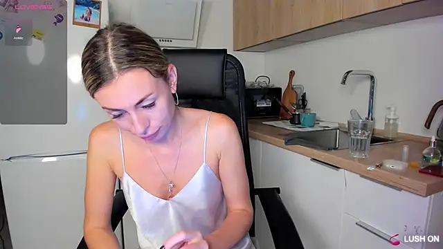 Snapshot of DannaEvan chatting on September 27, 2025, 2:22 pm DannaEvan online show from September 27, 2025, 2:22 pm