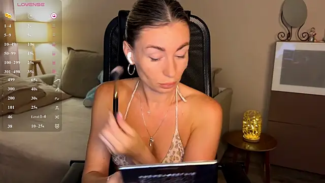 Snapshot of DannaEvan chatting on June 27, 2026, 2:44 pm DannaEvan online show from June 27, 2026, 2:44 pm