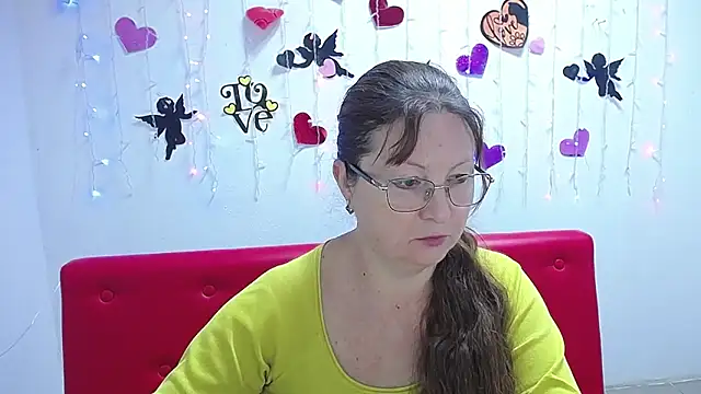 Snapshot of VanessaHotts chatting on February 8, 2025, 6:01 am VanessaHotts online show from February 8, 2025, 6:01 am