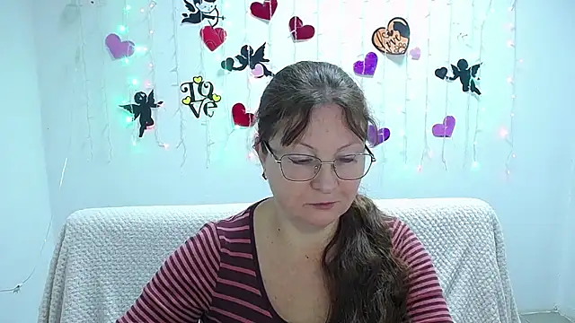 Snapshot of VanessaHotts chatting on February 17, 2025, 6:31 am VanessaHotts online show from February 17, 2025, 6:31 am