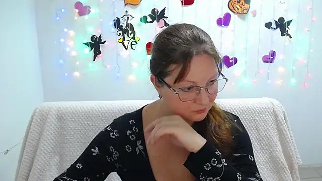 Snapshot of VanessaHotts chatting on February 26, 2025, 9:10 am VanessaHotts online show from February 26, 2025, 9:10 am