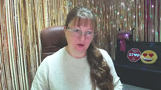 Snapshot of VanessaHotts chatting on October 6, 2025, 5:27 am VanessaHotts online show from October 6, 2025, 5:27 am