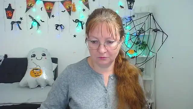 Snapshot of VanessaHotts chatting on October 18, 2025, 5:43 am VanessaHotts online show from October 18, 2025, 5:43 am