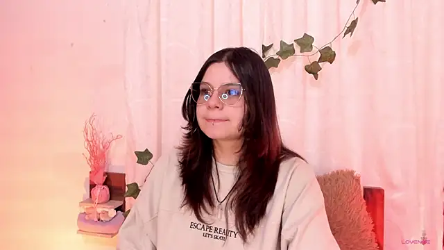 Snapshot of Mey_moon chatting on February 13, 2025, 3:56 pm Mey moon online show from February 13, 2025, 3:56 pm