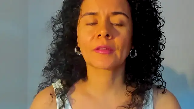 Sami Hotie1 online show from November 7, 2025, 9:15 pm