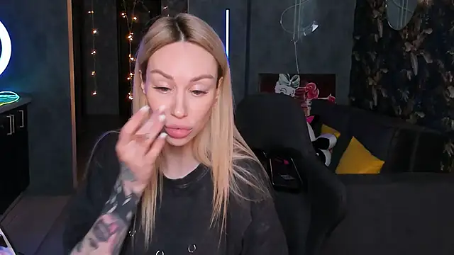 Blckmirrorr online show from November 19, 2025, 12:05 pm