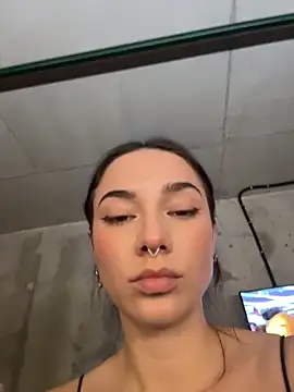 sinthiaroze online show from November 1, 2025, 8:00 pm