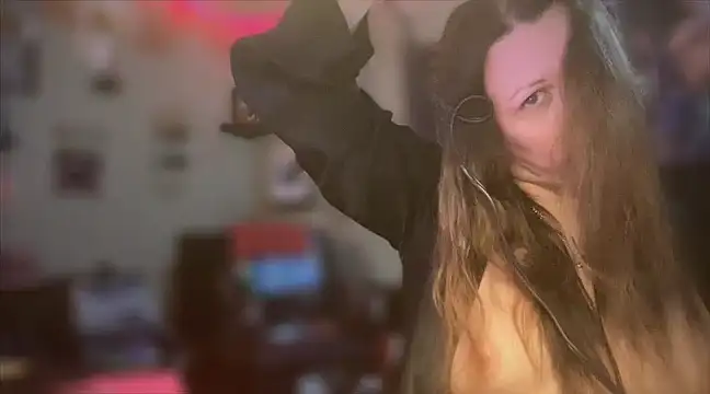 spunlikecottoncandy online show from February 18, 2025, 4:48 pm