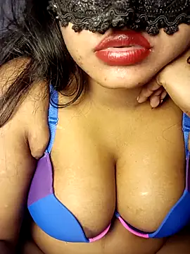 Snapshot of Hotlisa chatting on December 16, 2025, 5:40 pm Hotlisa online show from December 16, 2025, 5:40 pm