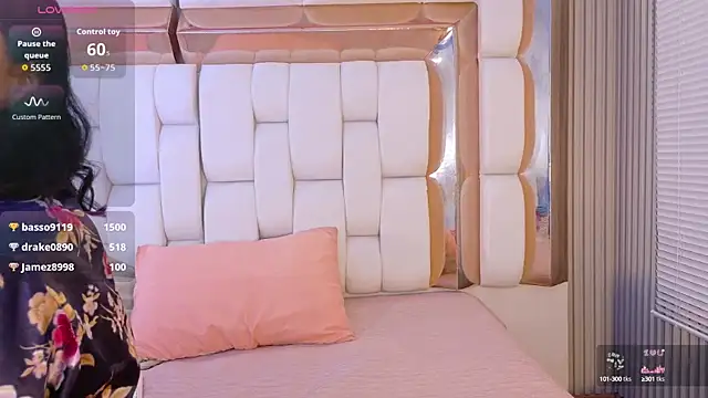 valkiria moore online show from September 20, 2025, 7:59 pm