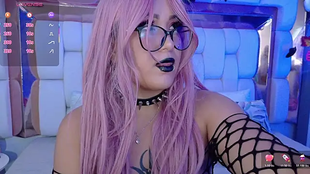 valkiria moore online show from October 18, 2025, 7:58 pm