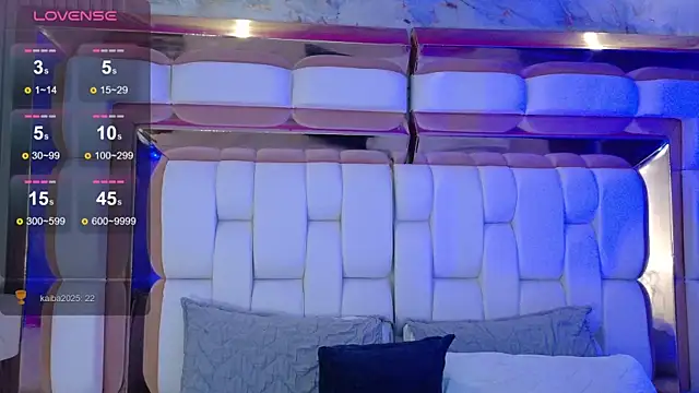 valkiria moore online show from November 5, 2025, 7:47 pm