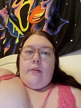 Snapshot of Sexycurvyemilyy chatting on December 16, 2025, 9:31 pm Sexycurvyemilyy online show from December 16, 2025, 9:31 pm