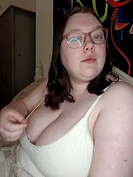 Snapshot of Sexycurvyemilyy chatting on April 21, 2026, 8:55 pm Sexycurvyemilyy online show from April 21, 2026, 8:55 pm