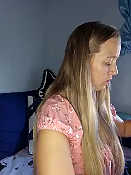 SkyelarSommer online show from October 29, 2025, 4:09 pm