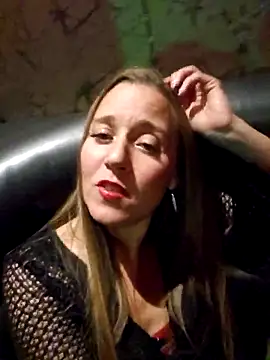 SkyelarSommer online show from February 26, 2026, 5:39 am