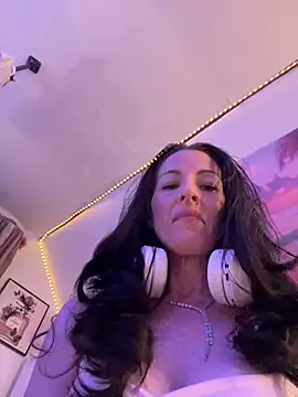 DominiqueX0 online show from July 13, 2026, 4:26 am