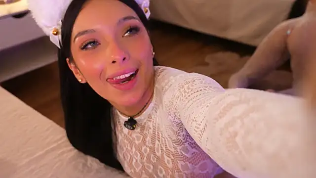 Victoria Watsson online show from March 18, 2026, 12:30 pm