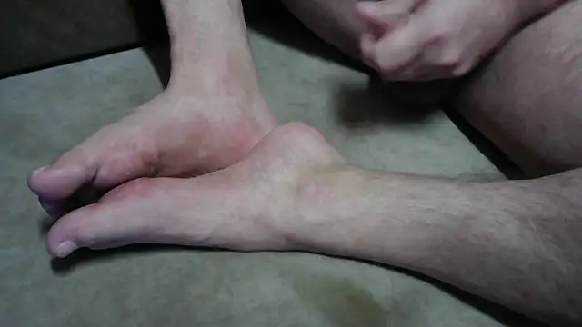 Snapshot of SladkiYA chatting on February 6, 2026, 3:33 am SladkiYA online show from February 6, 2026, 3:33 am