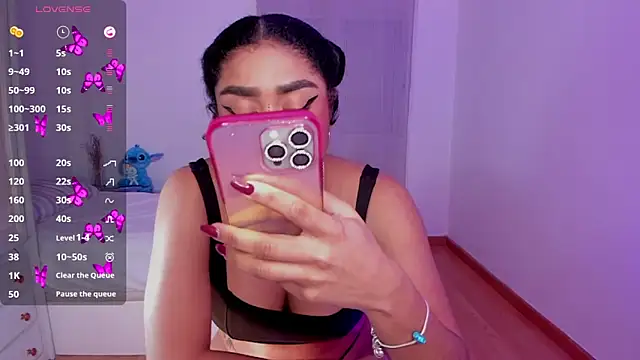 Snapshot of briana_walker chatting on March 7, 2025, 6:43 pm briana walker online show from March 7, 2025, 6:43 pm