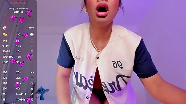 Snapshot of briana_walker chatting on March 14, 2025, 10:18 am briana walker online show from March 14, 2025, 10:18 am