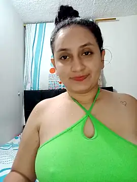 Snapshot of Angeelus2 chatting on January 3, 2025, 12:22 am Angeelus2 online show from January 3, 2025, 12:22 am