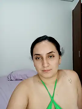 Snapshot of Angeelus2 chatting on September 18, 2025, 5:15 pm Angeelus2 online show from September 18, 2025, 5:15 pm