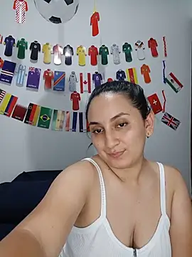 Snapshot of Angeelus2 chatting on June 20, 2026, 6:54 pm Angeelus2 online show from June 20, 2026, 6:54 pm