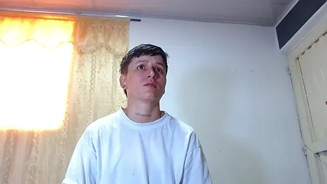 Snapshot of Tamarahryan chatting on December 11, 2024, 5:48 pm Tamarahryan online show from December 11, 2024, 5:48 pm