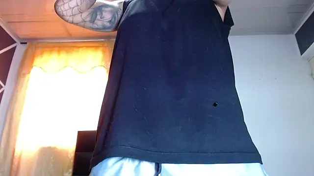 Snapshot of Tamarahryan chatting on February 7, 2025, 3:41 pm Tamarahryan online show from February 7, 2025, 3:41 pm