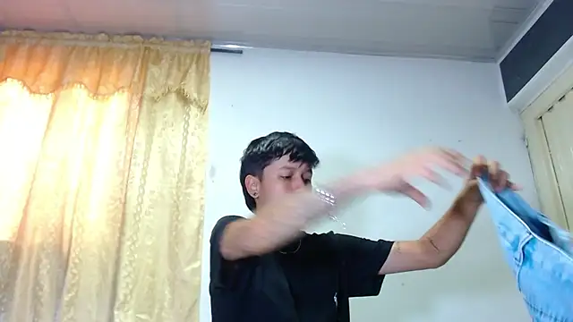 Snapshot of Tamarahryan chatting on February 26, 2025, 1:19 pm Tamarahryan online show from February 26, 2025, 1:19 pm