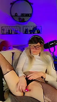 Kittychatte online show from March 25, 2026, 6:52 am