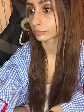 LaPetitechienne1 online show from February 1, 2025, 2:02 pm