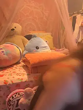 LaPetitechienne1 online show from February 28, 2025, 9:33 pm