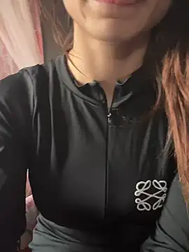 LaPetitechienne1 online show from March 14, 2025, 7:59 am