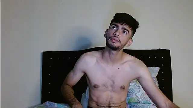 Snapshot of bear_97s chatting on February 1, 2025, 4:35 am bear 97s online show from February 1, 2025, 4:35 am