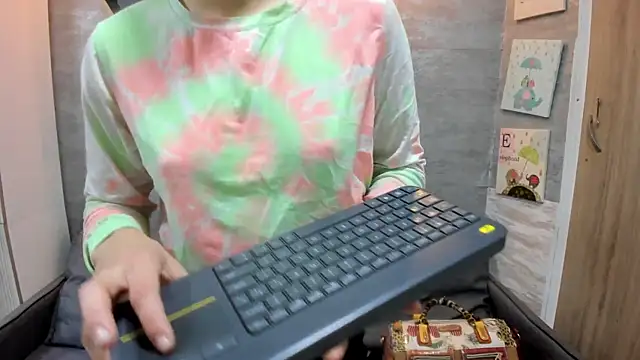 Mhelanny2 online show from April 13, 2026, 4:23 pm