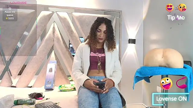 StefanyMiler online show from October 18, 2025, 8:09 pm