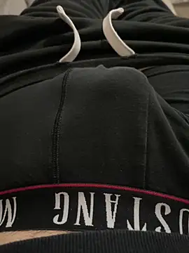 Snapshot of MoochedTape chatting on November 1, 2025, 9:33 am MoochedTape online show from November 1, 2025, 9:33 am