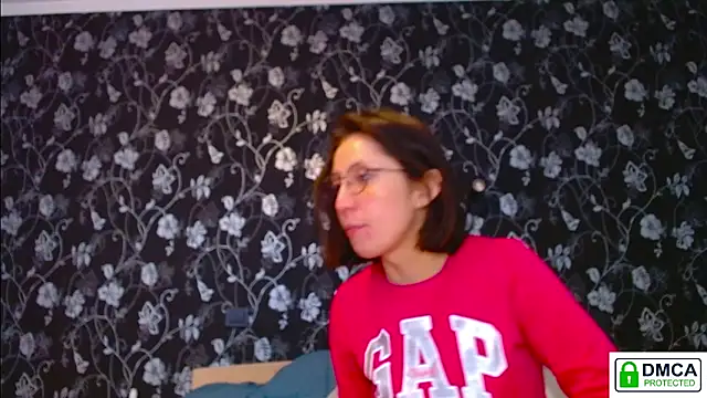 Sophi Cute online show from May 19, 2026, 12:33 pm
