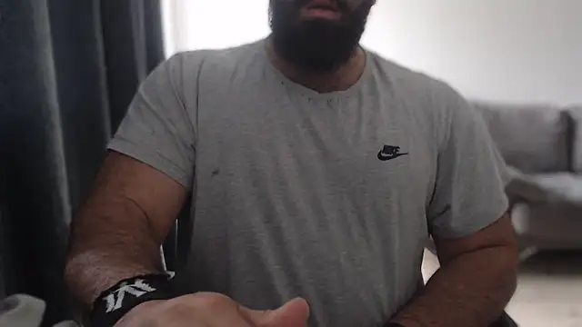 hugemachohandsome online show from September 11, 2025, 8:14 am