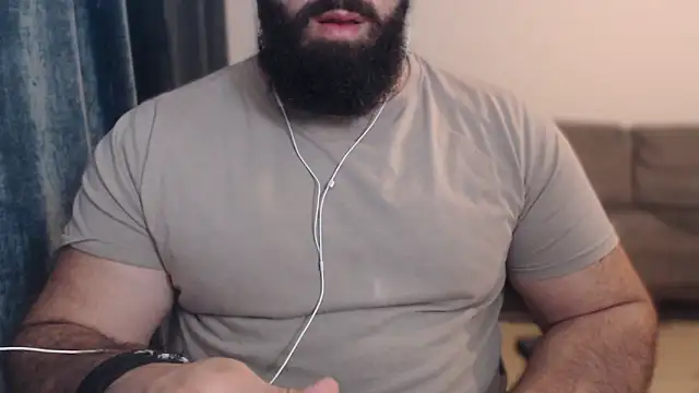 hugemachohandsome online show from November 11, 2025, 9:48 pm