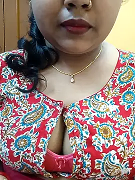 Snapshot of Sophiaboudi chatting on March 6, 2025, 5:33 pm Sophiaboudi online show from March 6, 2025, 5:33 pm