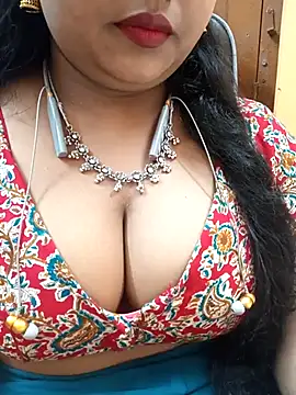 Snapshot of Sophiaboudi chatting on September 23, 2025, 4:32 pm Sophiaboudi online show from September 23, 2025, 4:32 pm