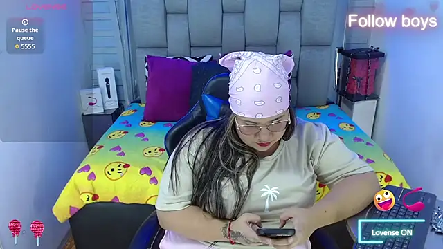 evelin zaens online show from October 22, 2025, 4:35 am